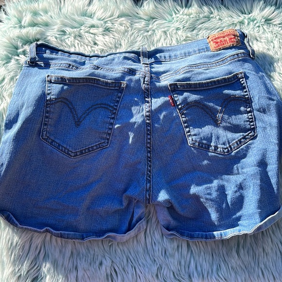 MID LENGTH WOMEN'S SHORTS - Picture 2 of 8